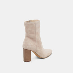 Dolce Vita SHOES | SUZY BOOTIES TAUPE SUEDE
– Dolce Vita