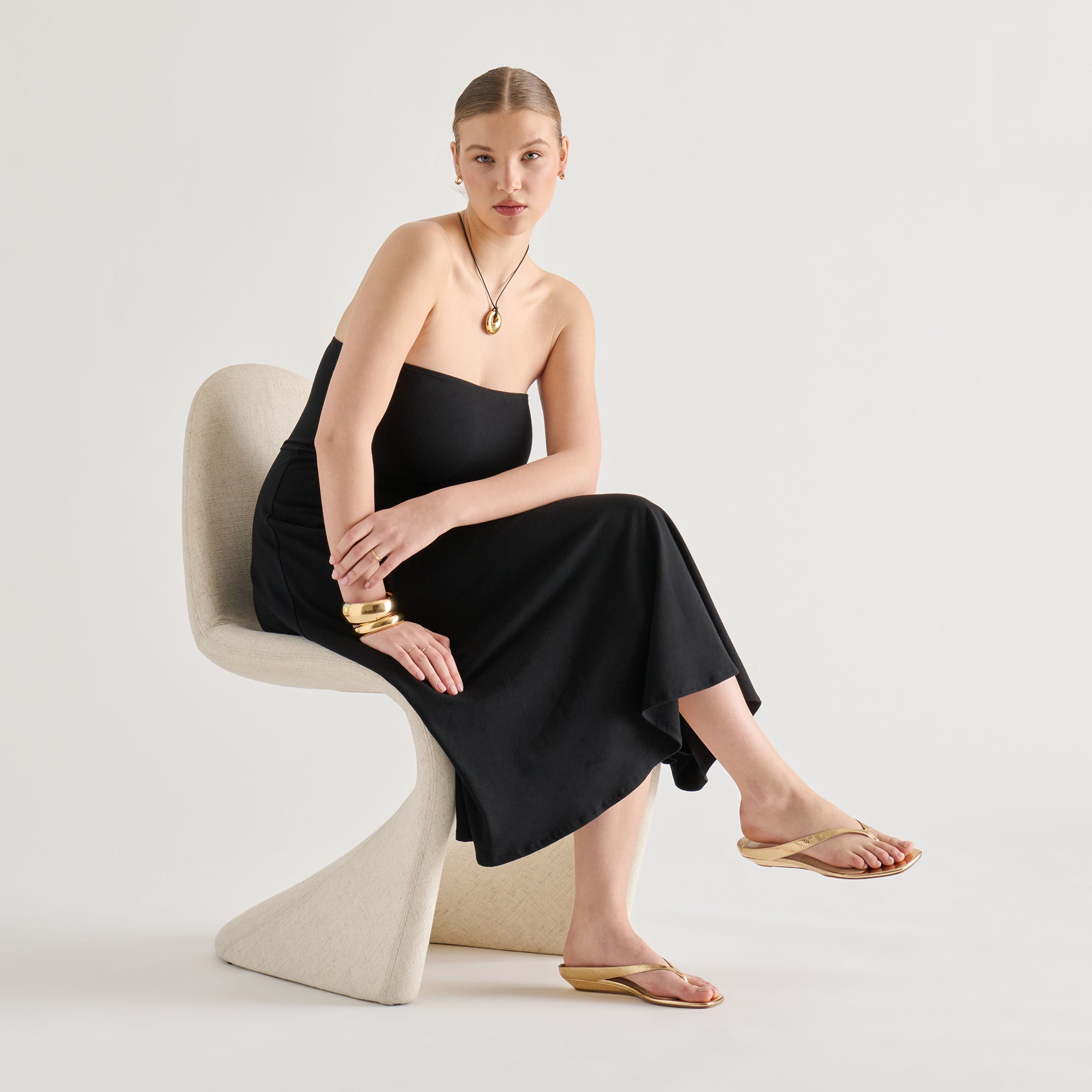 Dolce Vita SHOES | GIZEL Gold Crinkle Patent Thong Square-Toe Sandals