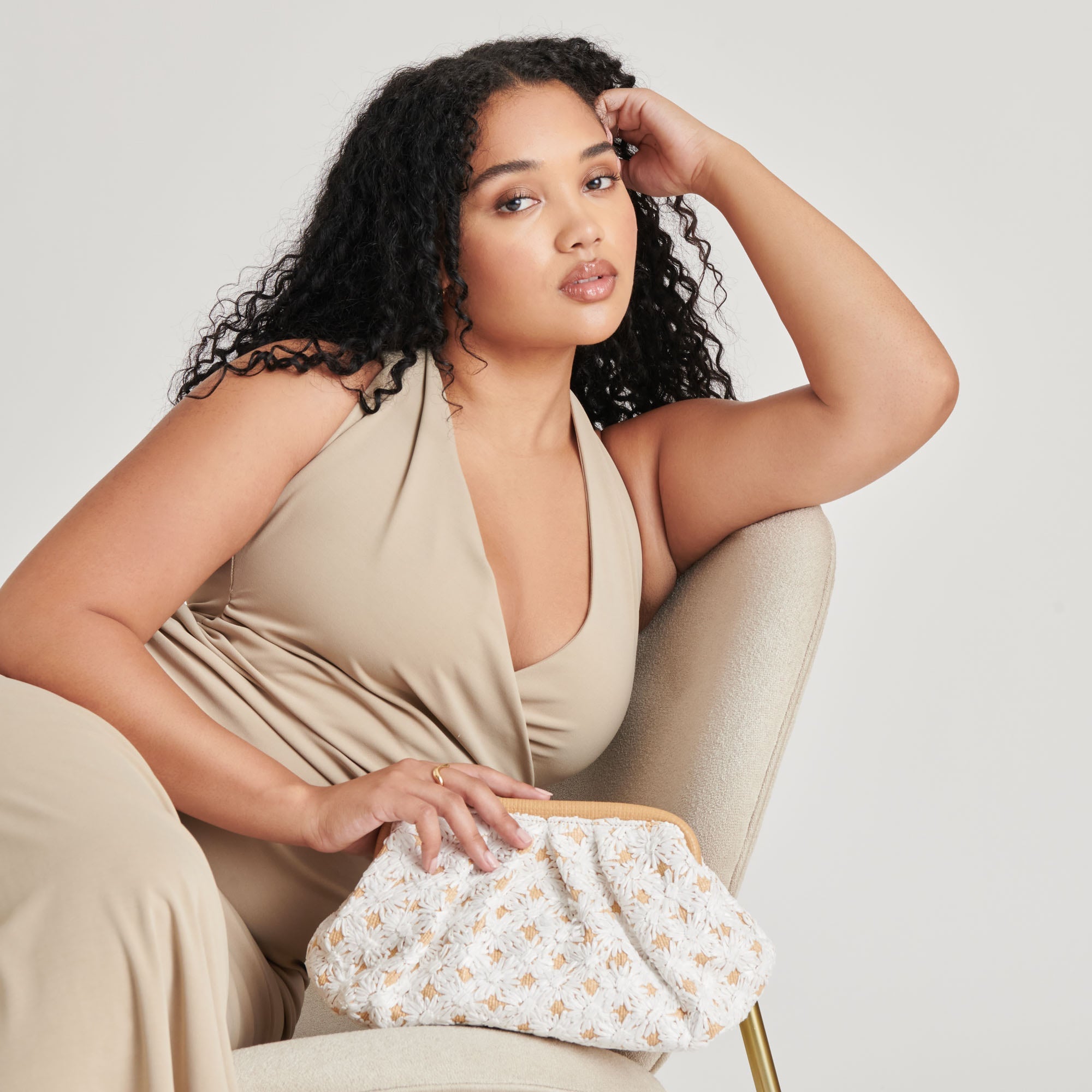 Dolce Vita ACCESSORIES | FIORE CLUTCH EMBROIDERED NATURAL RAFFIA
 – Dolce Vita
